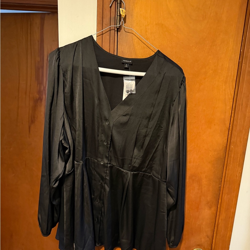 NWT Torrid Deep Black Satin Peplum Top